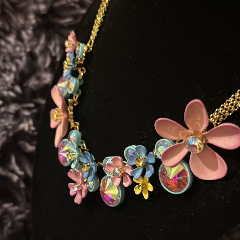 Betsey Johnson  Floral cluster necklace - Picture 8 of 8